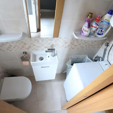 Larus Apartment Vir