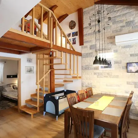Larus Apartment