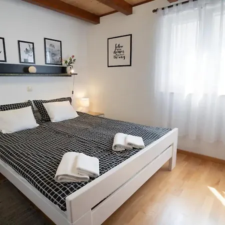 Apartment Larus Vir